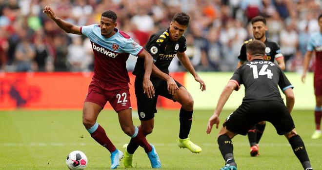 开场16分钟35秒，巴萨遭遇欧冠单场比赛最快的两个丢球（16分35秒内连丢两球，巴萨创欧冠单场最快丢球纪录）