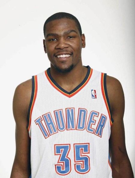 被问是否会下课，罗马尼亚主帅大怒：别问我这个问题！（被追问帅位去留，罗马尼亚主帅震怒：这个问题别再提！）