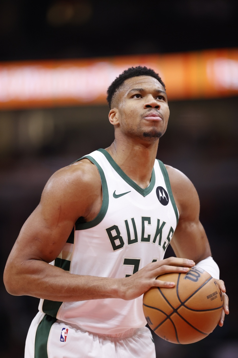 中甲大结局：辽宁铁人与重庆铜梁龙升入中超，广州豹冲超失败（中甲收官：辽宁铁人、重庆铜梁龙挺进中超，广州豹冲超折戟）