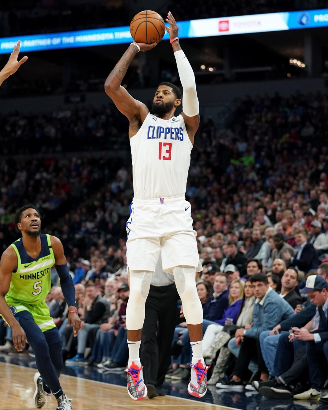 意甲西甲齐变天！AC米兰1-0登顶，巴萨3-1反超皇马，尤文终结2连平，马竞7连胜（意甲西甲同迎变局：AC米兰1-0登顶，巴萨3-1反超皇马，尤文止住2连平，马竞豪取7连胜）