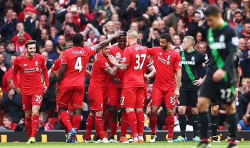 湖人詹姆斯关键三分锁定胜利（詹姆斯飙中制胜三分，湖人锁定胜局）