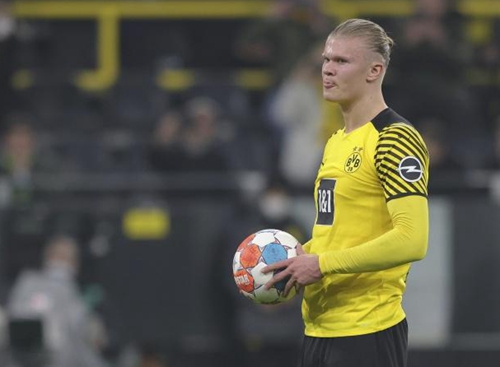 国足球新希望！16岁小将两度戴帽U16国足，如今直接进亚冠大名单！（16岁小将两度戴帽助U16国足，如今直入亚冠名单，国足新希望！）