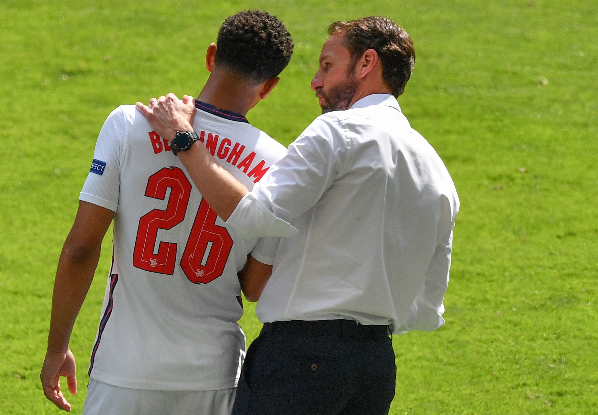 多特蒙德vs斯图加特：埃姆雷-詹、布兰特首发，努贝尔、昂达夫出战（多特蒙德对阵斯图加特：埃姆雷-詹、布兰特首发，努贝尔、昂达夫登场）