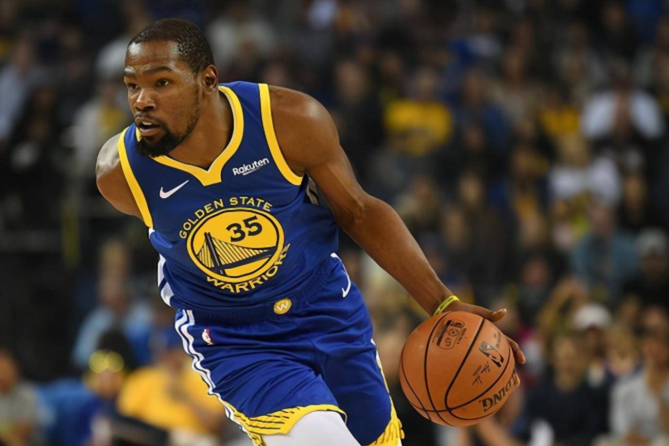 德甲霸主制造惨案，13轮12胜，凯恩踢疯了：替补轰入3球（德甲豪门再现碾压，13轮12胜，凯恩替补上演帽子戏法）