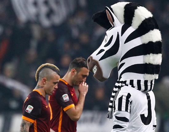 足球曝英超巨星考虑加盟沙特联赛，工资惊人（曝英超巨星考虑赴沙特联，高薪待遇引关注）