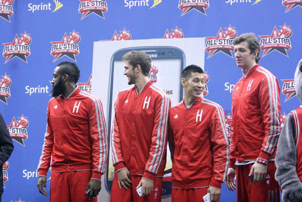 凯尔：我们在尽全力留施洛特贝克；球员有时会因各种原因离队（凯尔：正全力挽留施洛特贝克，但球员离队有时受多种因素影响）