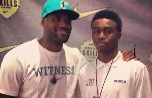 杜伦和康宁汉姆是近10年活塞首对同时砍30分两双的二人组（杜伦、康宁汉姆成活塞近10年首对同场30+两双组合）