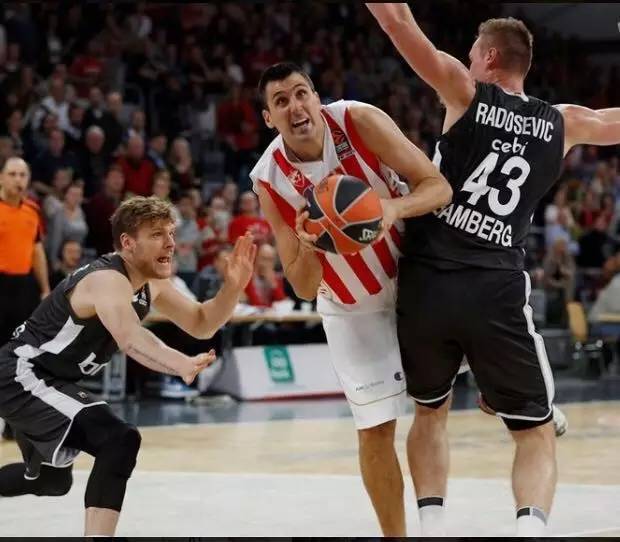 突然发力！米切尔单节6中6砍下13分 带队单节轰出41-31拉开分差（米切尔单节6投全中轰13分，率队一节41-31拉开比分）