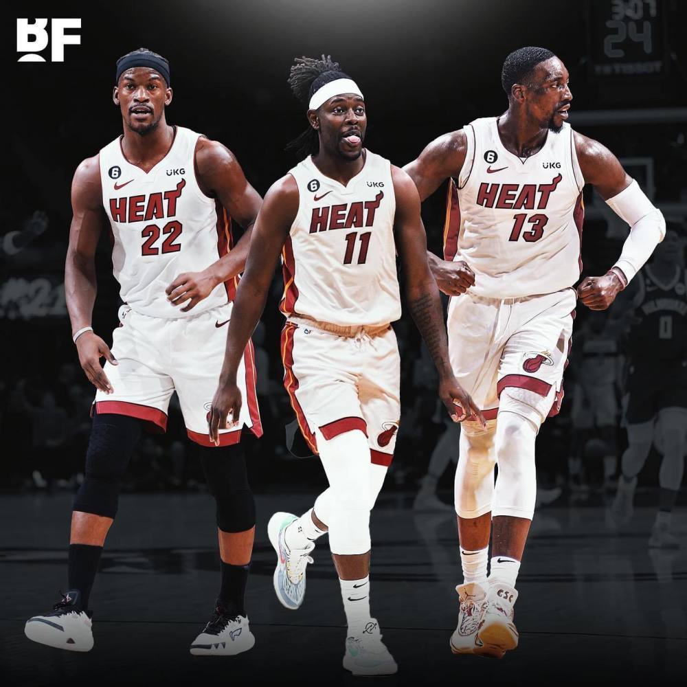 英超-阿森纳4-1横扫热刺，埃泽戴帽+特罗萨德传射（英超：阿森纳4-1大胜热刺，埃泽上演帽子戏法，特罗萨德传射建功）