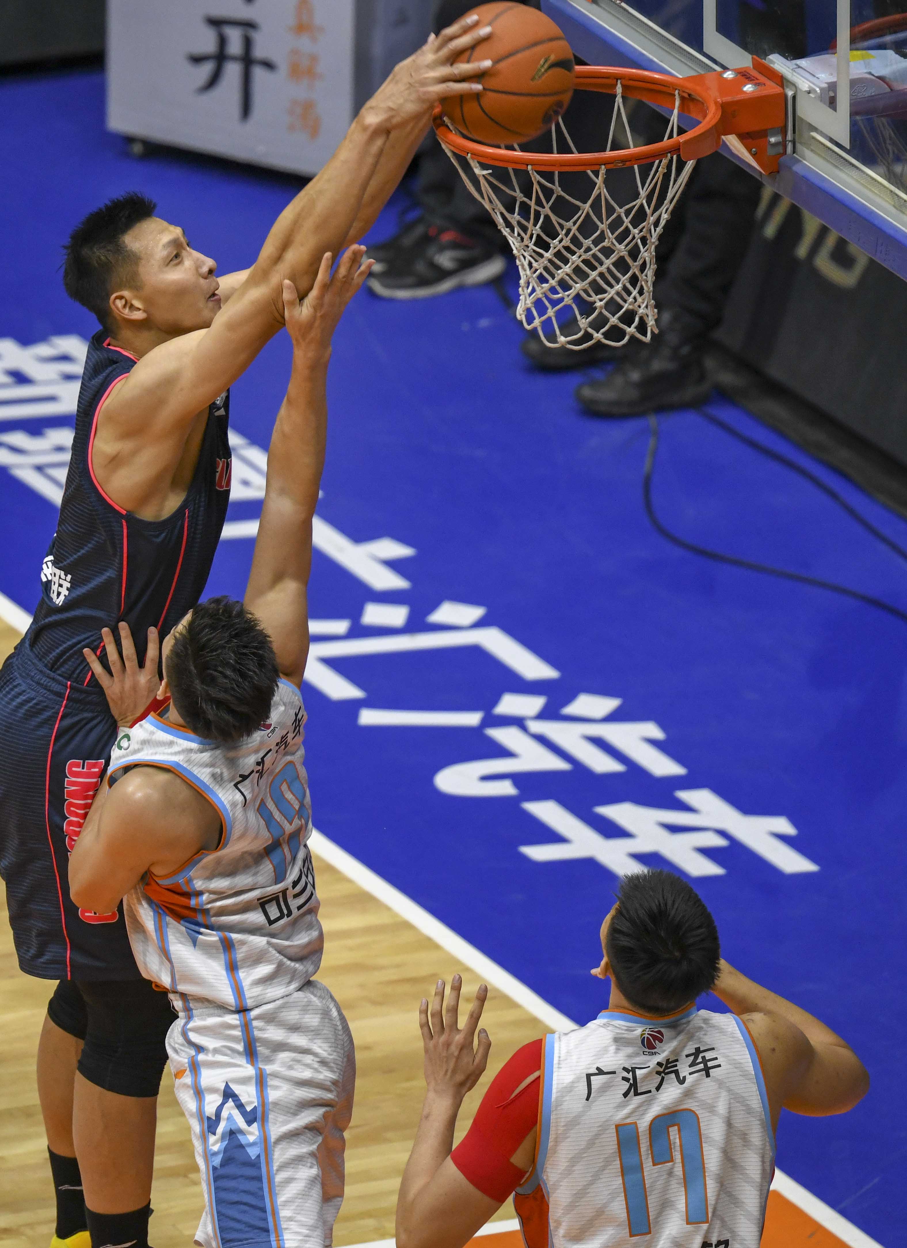 他是这队最稳的那个人（他是这支队伍最可靠的存在）