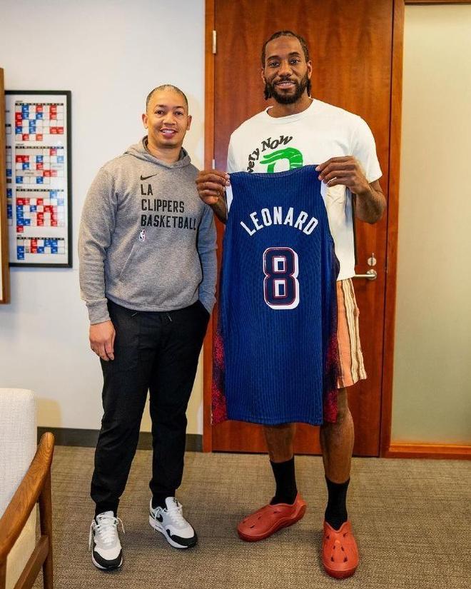 欧文突破防守助攻制胜（欧文穿透防线送出致胜助攻）