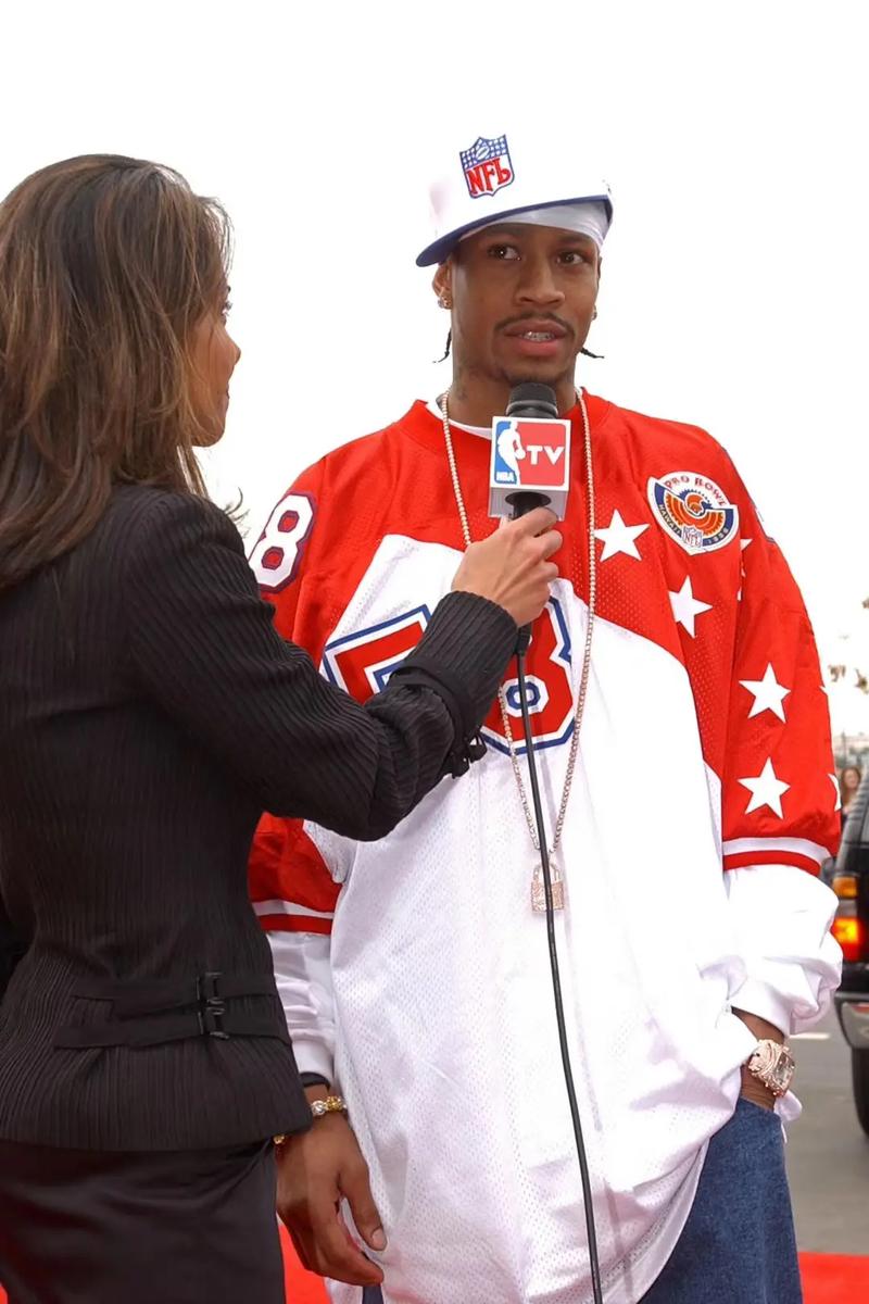 湖人浓眉哥篮下统治球队获胜（浓眉哥内线制霸，湖人取胜）