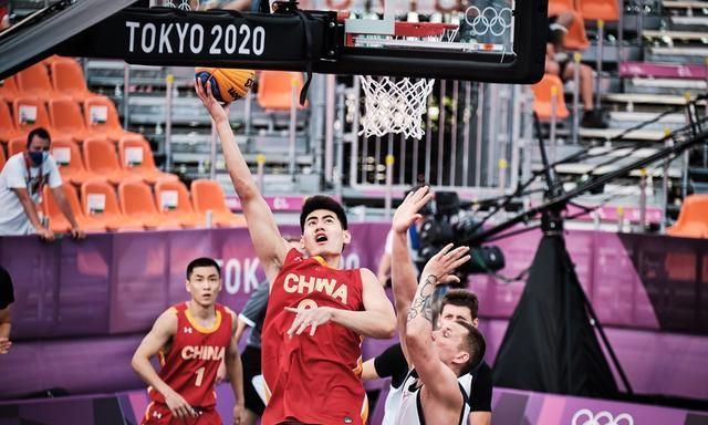 主客双方后防不稳！海外情报：曼联2-1西汉姆联（两队后防不稳，海外消息：曼联2-1力克西汉姆联）