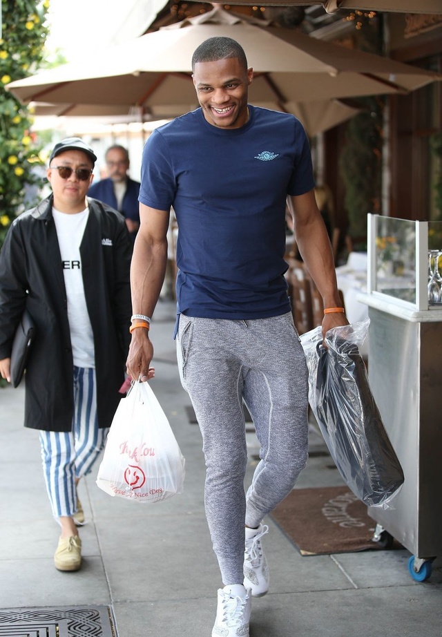 篮球为什么让团队协作更紧密？（篮球如何促使团队协作更紧密？）