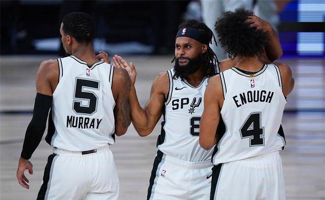 尽力了！米切尔23中11空砍全场最高32分（拼尽全力！米切尔23投11中轰下全场最高32分仍无力回天）