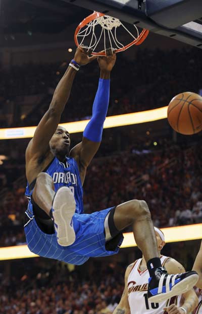 海登海姆2-1逆转弗赖堡，席默尔、迈因卡破门（海登海姆2比1逆转弗赖堡：席默尔、迈因卡相继建功）