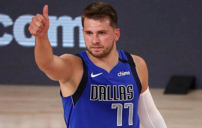 VJ·埃奇库姆的精彩表现：21投9中，空砍26分6板2助1帽（VJ·埃奇库姆孤军奋战：21投9中砍下26分6篮板2助攻1盖帽）