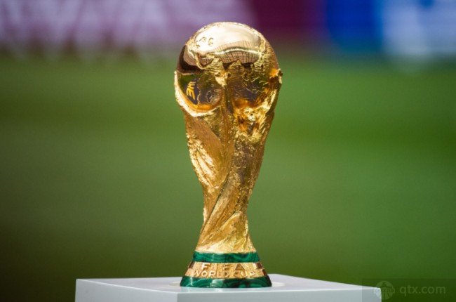 足坛U20球员转会费TOP20：姆巴佩1.8亿欧第一，菲利克斯第二（U20球员转会费前20榜：姆巴佩以1.8亿欧领跑，菲利克斯位居第二）