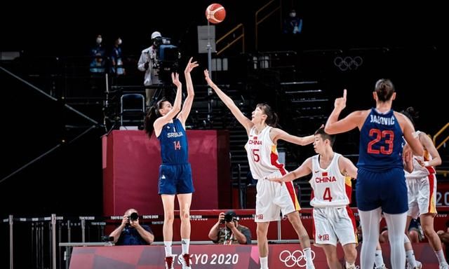 出战4场完成3场零封+两度扑点，迈尼昂当选米兰11月最佳球员（4战3零封两度扑点，迈尼昂荣膺米兰11月最佳球员）