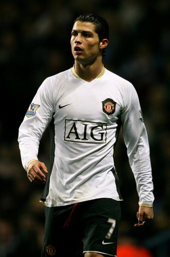 石破天惊！泰勒·亚当斯43米吊射破门为本赛季英超最远进球（43米惊天吊射！泰勒·亚当斯打入本赛季英超最远一球）