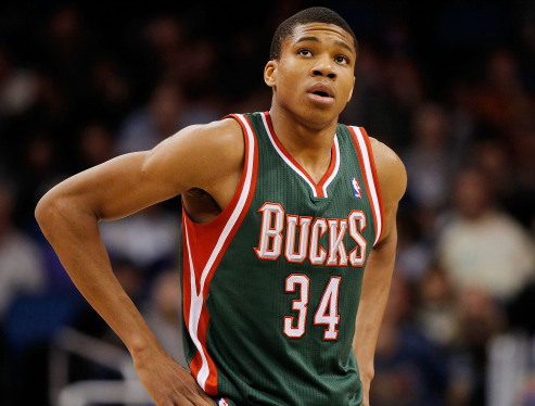 篮球场上的经典瞬间：韦德三分出手（篮球赛场经典一刻：韦德三分投篮）