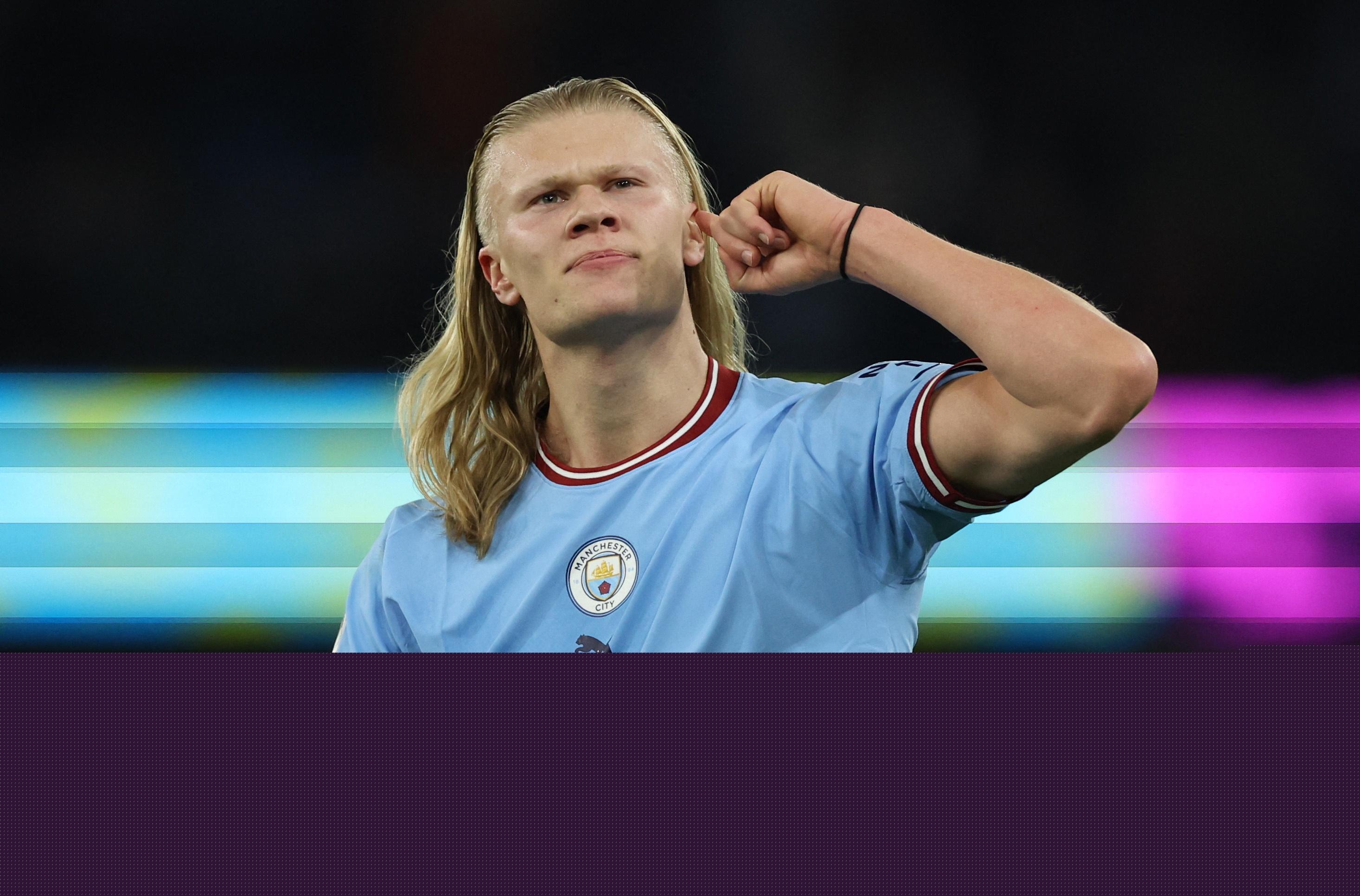 文班亚马赛后击鼓引领全场观众高举双手鼓掌庆祝胜利（文班亚马赛后擂鼓，带动全场观众举手鼓掌欢庆胜利）